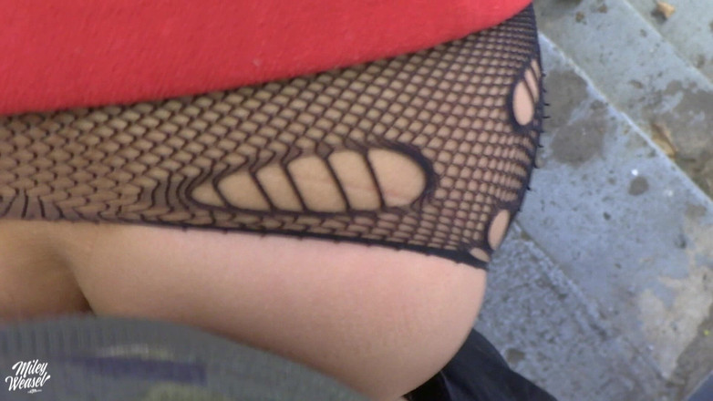 Miley Weasel: Kåt blond knull hunk knullad i parkeringsgarage