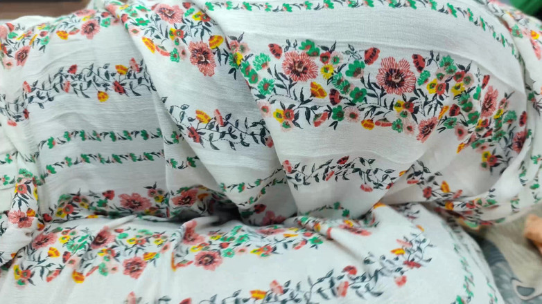 Vaigavarun45: Baiser de seins avec léchage de nombril