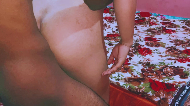 Hotgirl027: 18 साल की भारतीय लड़की पहली बार सेक्स