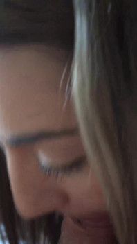 Elena wil dat je haar vriendin neukt en kijkt