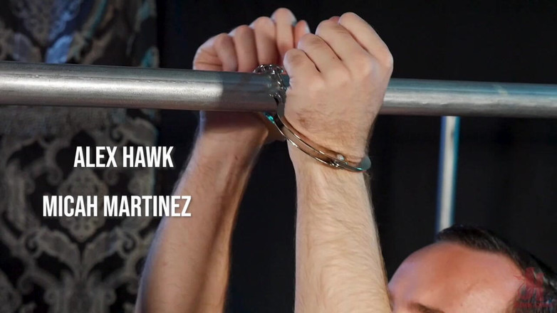 Kinky Bites Gay: Casa do papai: Alex Hawk e Micah Martinez fodem raw