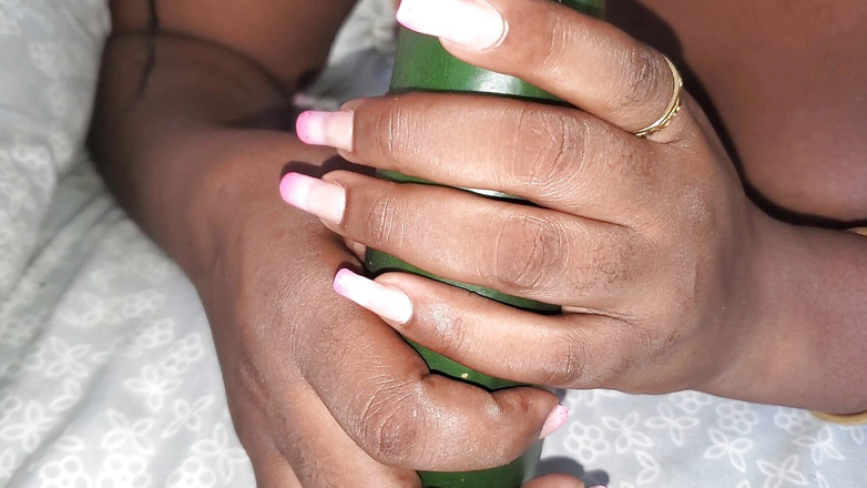 QUEENLYSSA: Дивовижний огірок, сперма в мою дупу