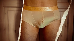 TheOldBigThing: Atingere interzisă în public. Instrumentul lui trepidează când își descarcă încărcătura în pantalonii lui...