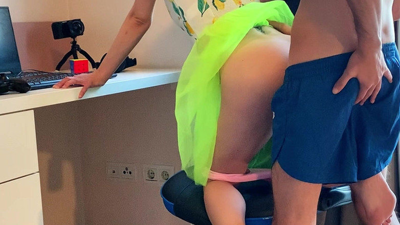 AmateurWifeXx: Il patrigno scambia accidentalmente la figliastra per una moglie che...