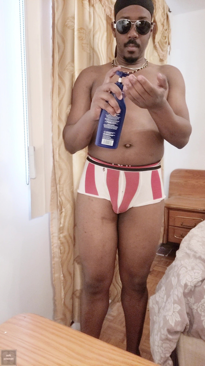 Soft Soleman: ツルツルで柔らかい体にローションを塗る(2025)