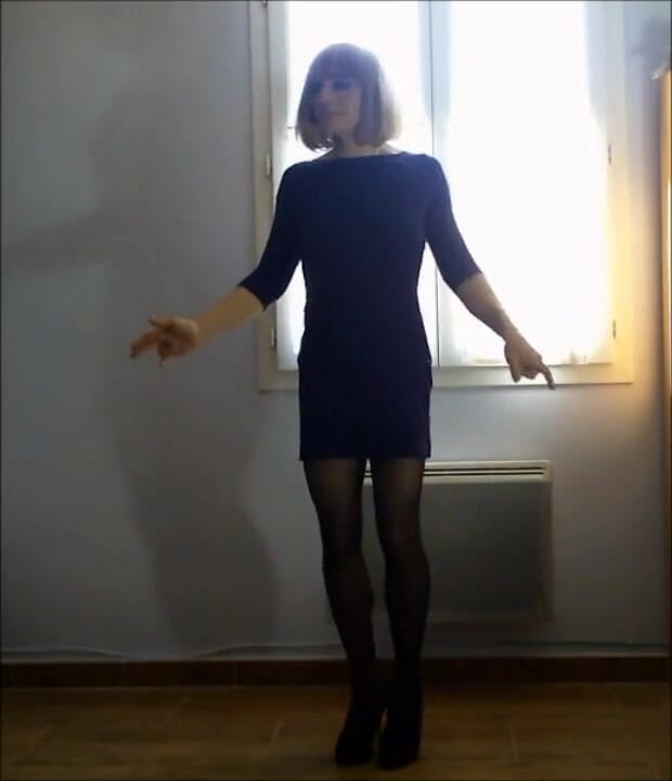 Faustine: Faustine, travesti, danse sexy.