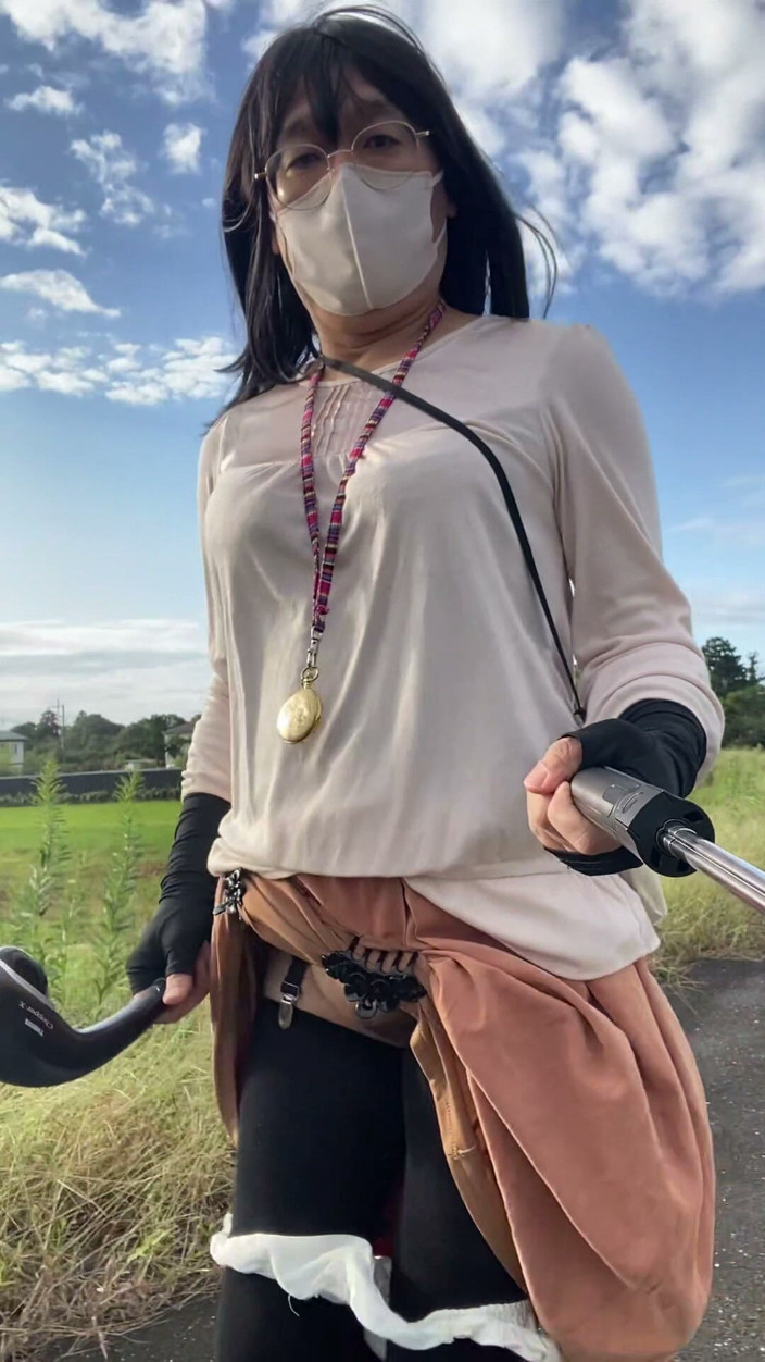 megu2002: No. 332 a Walk with an Electric Massager