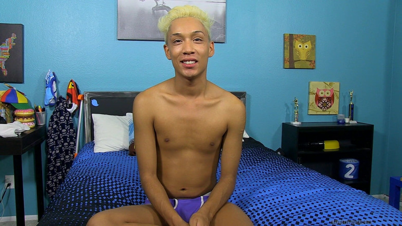 Lollipop Twinks: Hung Twink Andrew ile sette
