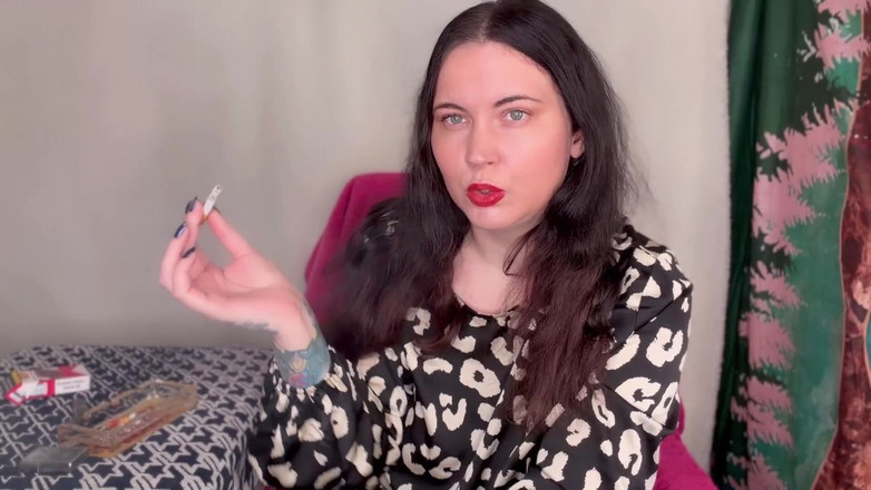 MissFFW: Panna Ffw pali w letniej sukience