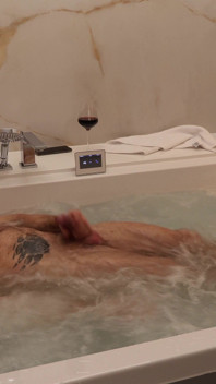 Hairy Muscle Stud: Luxury Jacuzzi Strip & Raw Jerk off - 4K Bodybuilder Solo