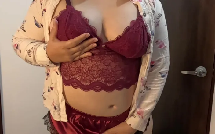 Soraya Culona: My BBW Stepmom Soraya Culona Strips Naked in Front of...