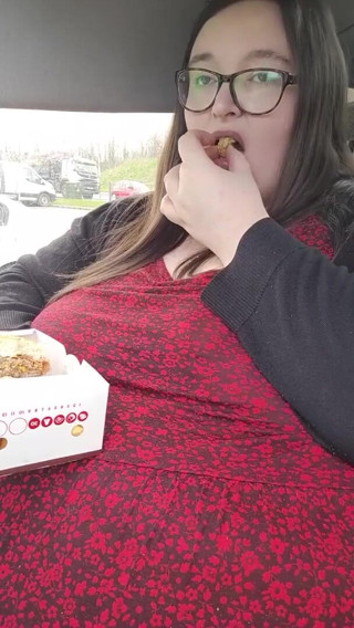 SSBBWLadyBrads: I love stuffing this belly with BK