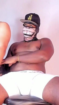 Ken El Femboy Uwodzi Brązową Gwardię I Ląduje Przy Ścianie