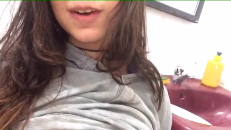 Adorable Teen: Little Latina melancap pepek doggy submisif panas dan ketatnya, sambil...