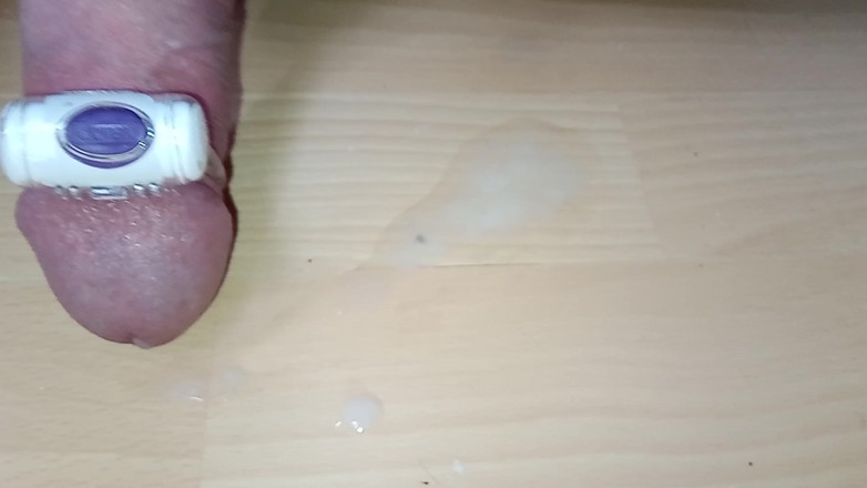 Rockardglans: Zblízka Cock Growing Hands Free Stříkání s Vibe Ring - Rockard...