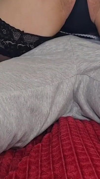 Kawan isteri menanggalkan kondom dan pancut dalam pepek