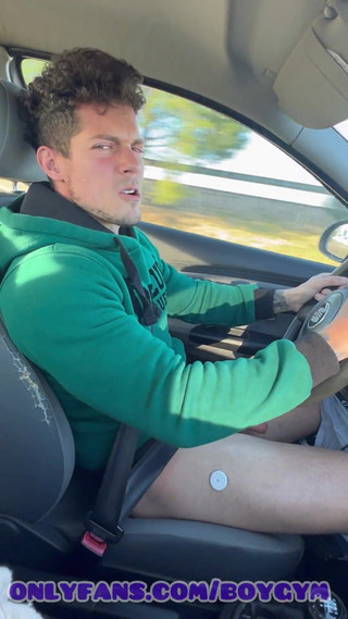BoyGym: Meest gekke cumshot in de auto, boygym Hunk getatoeëerd