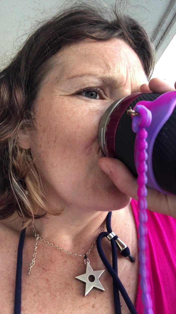 MistressWriggler: Rozlití čaje na ztrátu panenství z velkého černého péra v Dallasu, Texas