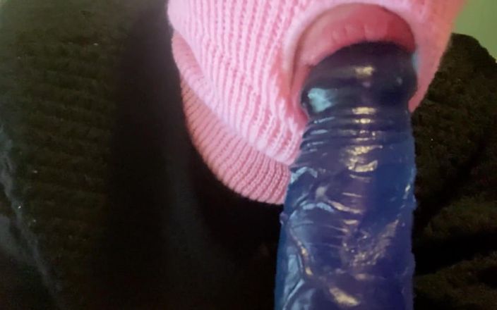 Ses_van: Genç femboy gizlice dildoyla götünü açıyor