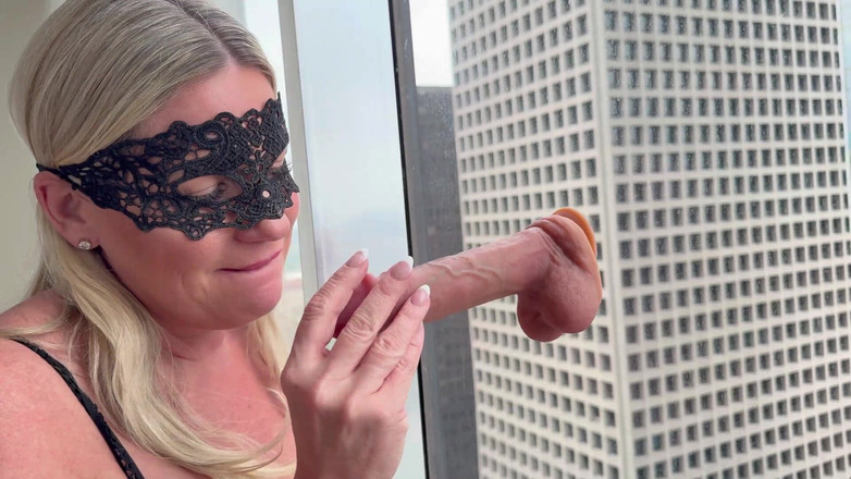 Flight Attendant Fiona: Fa Fiona suge o mare albă cu instrucțiuni de masturbare