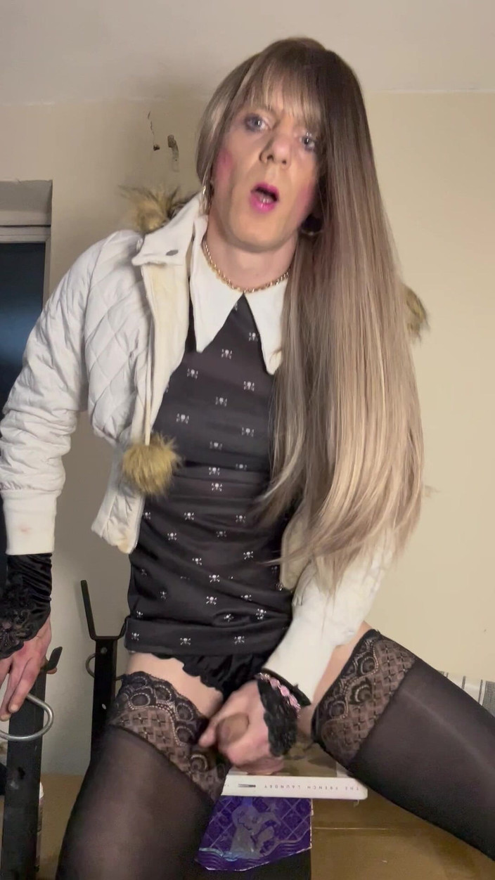 Jessica silk: Jess Silk berijdt dildo