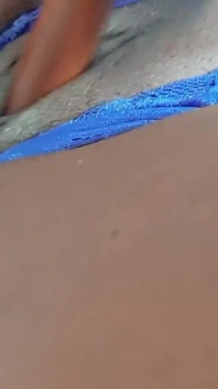 Mojado y cachondo - jugando con mi coño