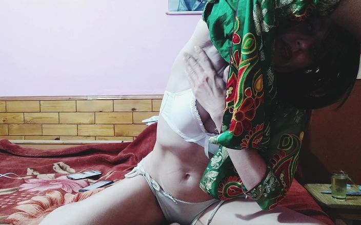 Bolly Karma: 흑인 대물 자지의 노예로 밝혀진 여주인