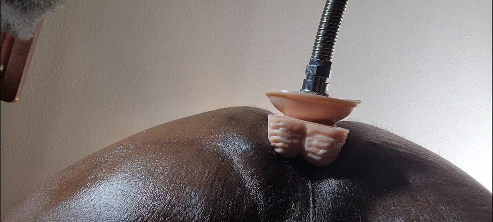 Truestarr: La macchina del sesso mi scopa. Dildo enorme