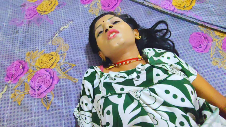 BadAim6: Indian Stepmom Shared Single Bed and Made Stepson Happy Full...