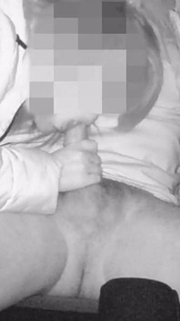 300 Mi padrastro estaba muy cachondo y tuvimos sexo en el coche chupando la polla y sexo arriesgado