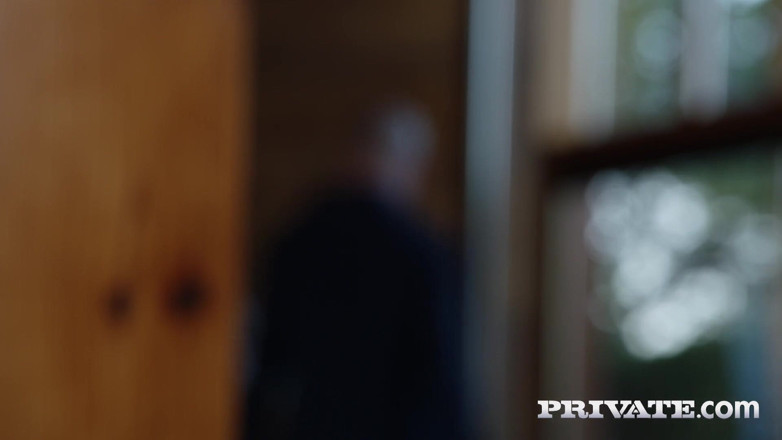 Private.com: Scarlett și Shaynna arată grozav într-un sex în trei sexy