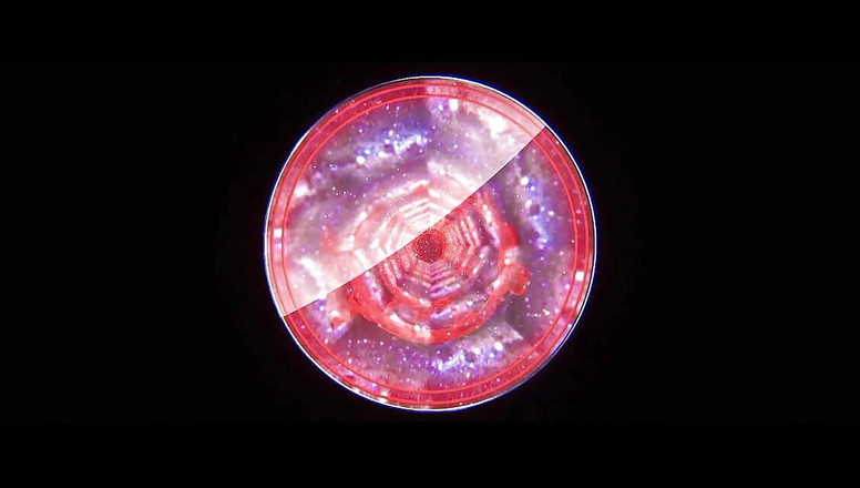 Divide XXX: Dezmall - máy bay bà già lulu dâm đãng