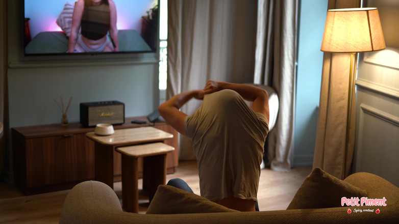 Petitpiment: X指定の映画の前で彼を捕まえました!