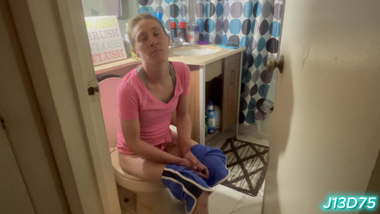 J13D75: Cewek hot rambut pirang ini nggak bisa hamil duluan waktu...