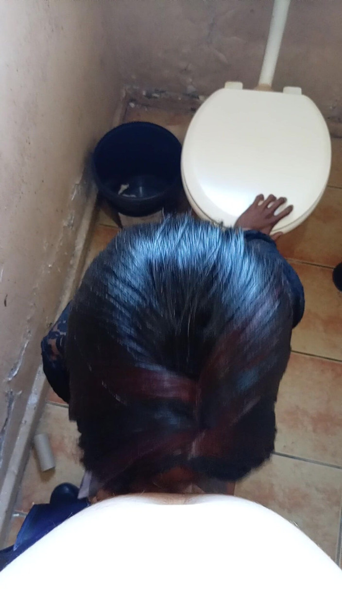hothouse18xxx: Perempuan jalang hitam gaya doggy dan blowjob lelaki putih dalam...