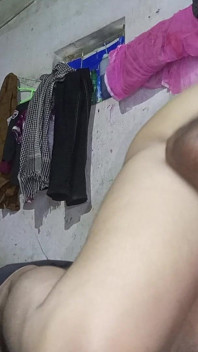Ma demi-sœur m’a surpris en train de regarder du porno