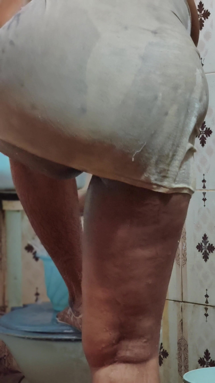Realmallucouplevlog: Salem Mallu Girl Bathing