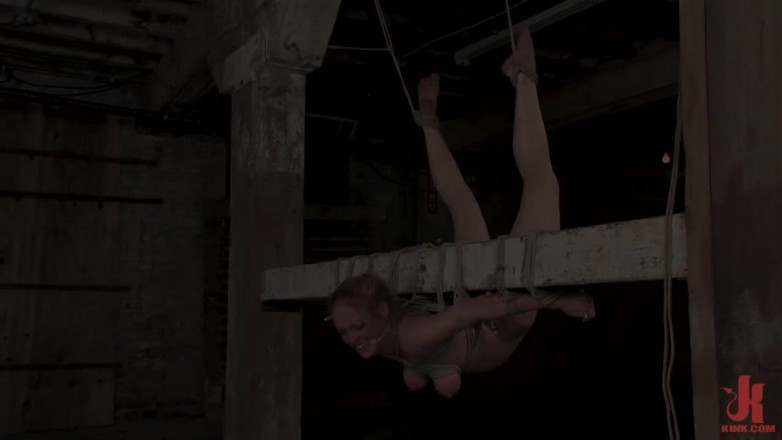 Kink: Dee Williams suferă deși frumoasă pură legare la It's Best