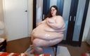 SSBBW Lady Brads: 胖美女 ssbbw 肚子和胸部油秀