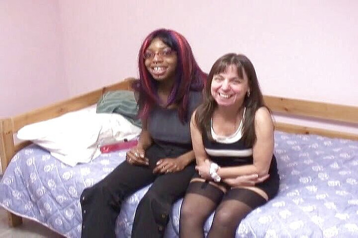 Radical Interracial: Rijpe vrouw geeft les