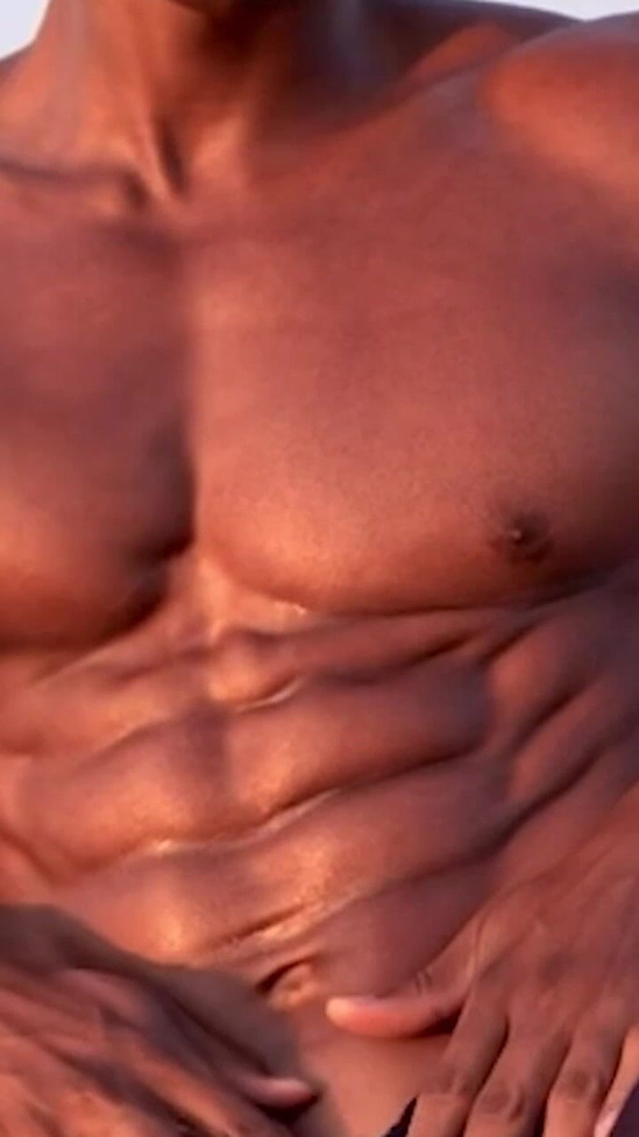 Vida Noite: 森の中で熱い木こりを捕まえた