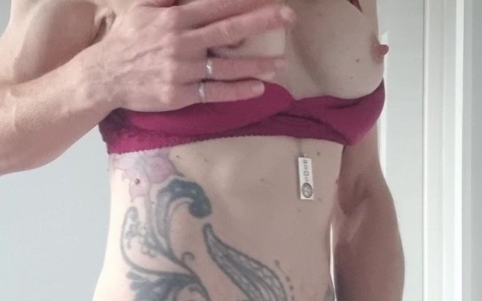Demelza: Je me sens sexy et sexy dans de la lingerie...