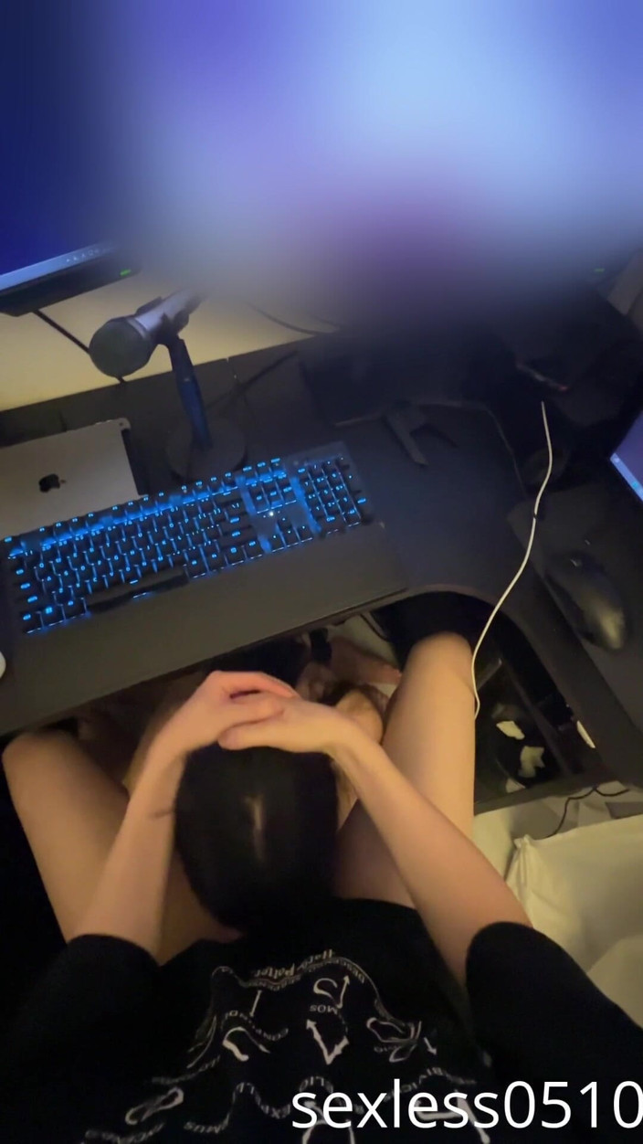 sexless0510: Beginner Masturbating Using the Mouth of a Meat Onahole While...
