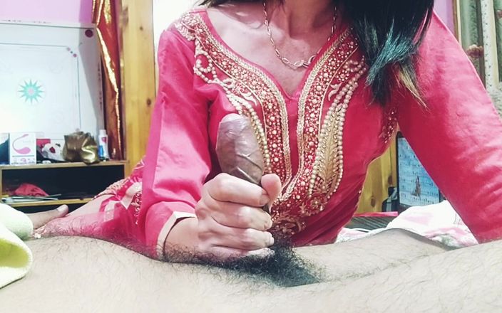 Bolly Karma: Bărbatul oferă unei fete frumoase fiecare centimetru de pulă și cur