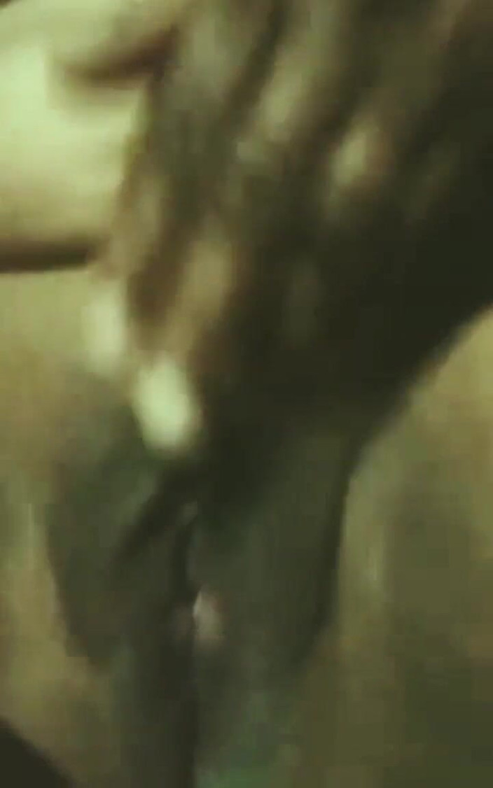 Lund ki piyas: Nadržená indická manželka ukazuje kundičku a velká prsa masturbace, když...