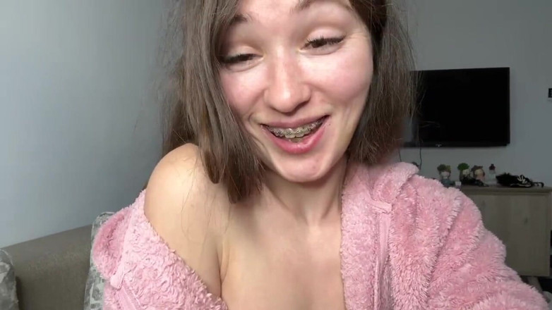 SexyMissMe: Peluda menina ama joi e gozada juntos