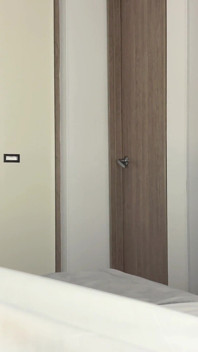 Nevlastní sestra se bojí, sdílí se mnou postel a tvrdě šukáme (creampie)