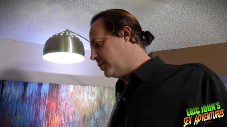 Eric Johns Sex Adventures: Erotique Entertainment - Frumoasa Lonely &amp;excitată Sarah Jessie Dines pe chelnerul Eric...