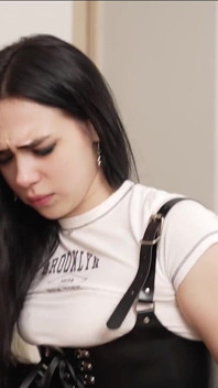 Debido a mis deudas, decidió follarme :( 4k hd tim team