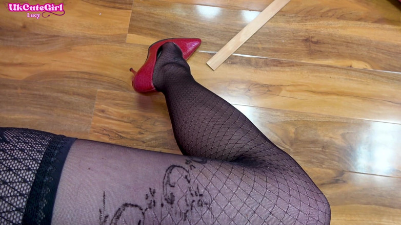 UKCuteGirl Lucy Lauren: Sculacciate, rimproveranti e sovrano pungino per la disobbedienza i buoni...